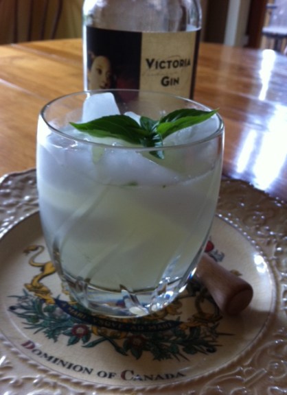This dink is lovely with Victoria Gin.